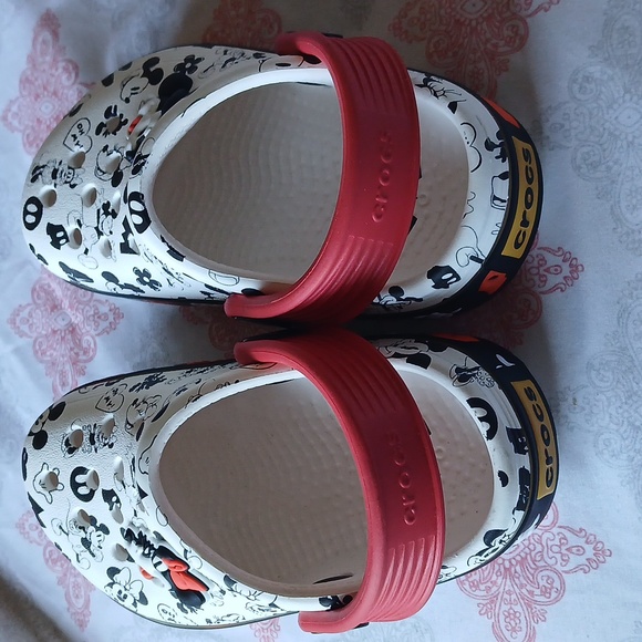 Mickey Mouse Children's Crocs Size 6 - Picture 2 of 12